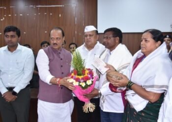 ‘ऑलिम्पिक’मध्ये देशाला कांस्यपदक मिळवून देणाऱ्या स्वप्नीलच्या आईवडिलांना सॅल्युट.. !