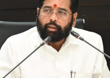 पूरबाधितांच्या कायमस्वरुपी पुनर्वसनासाठी समूह विकास, झोपडपट्टी पुनर्वसन प्रकल्पांना गती
