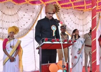 जिल्हाधिकारी कुमार आशीर्वाद-सोलापूरचा स्वातंत्र्यलढा हा भारतीय स्वातंत्र्य चळवळीतील ऐतिहासिक लढा