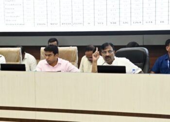 नुकसानग्रस्त शेतकऱ्यांना पीक विमा मिळेपर्यंत स्वस्थ बसणार नाही