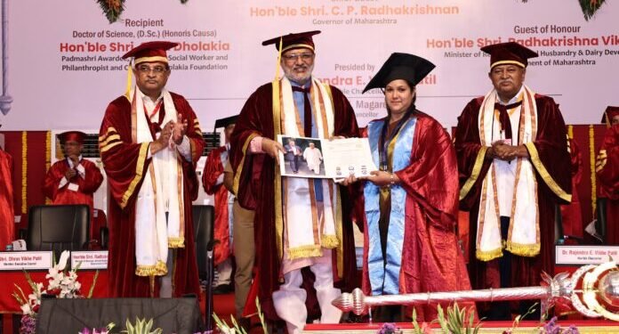 आत्मविश्वास आणि कठोर परिश्रमाच्या बळावर जीवनात यश संपादन करा