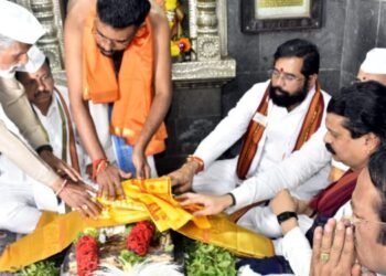 मुख्यमंत्री एकनाथ शिंदे यांनी घेतले श्री संत ज्ञानेश्वर महाराज समाधीचे दर्शन