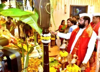 ‘वर्षा’ निवासस्थानी श्री गणरायाची प्रतिष्ठापना