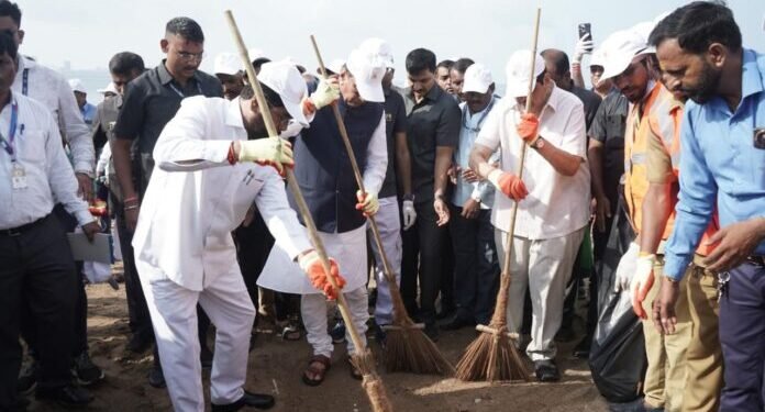 सफाई कर्मचारी हा मुंबईचा खरा हिरो ..