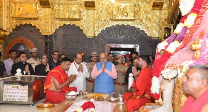 राज्यपाल सी.पी.राधाकृष्णन यांनी घेतले श्री साईबाबा समाधीचे दर्शन