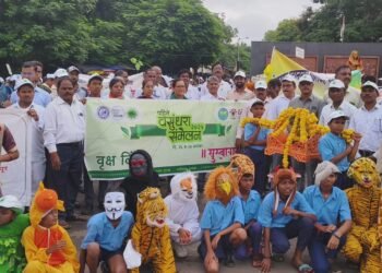 वसुंधरा संमेलनानिमित्त वृक्षदिंडीत हजारो विद्यार्थ्यांचा उत्साही सहभाग..