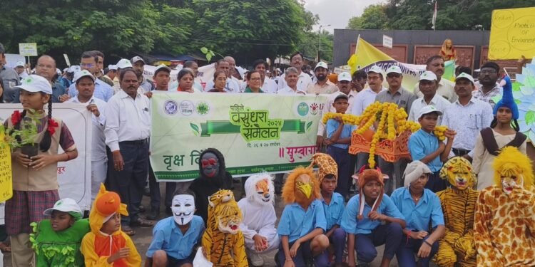 वसुंधरा संमेलनानिमित्त वृक्षदिंडीत हजारो विद्यार्थ्यांचा उत्साही सहभाग..