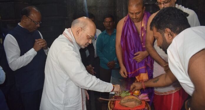 केंद्रीय गृहमंत्री अमित शाह यांनी घेतले श्रीअंबाबाईचे दर्शन