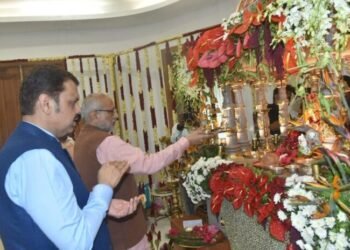 राज्यपालांनी उपमुख्यमंत्री फडणवीस यांच्या निवासस्थानी घेतले गणरायाचे घेतले दर्शन