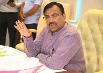 शबरी घरकुल योजनेचे शहरी भागातील लक्ष्यांक लवकर ठरवावेत