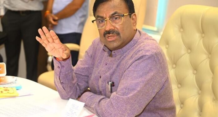 शबरी घरकुल योजनेचे शहरी भागातील लक्ष्यांक लवकर ठरवावेत