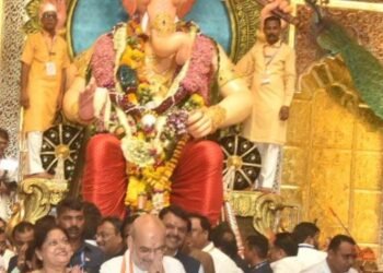 केंद्रीय गृहमंत्री अमित शाह यांनी घेतले लालबागच्या राजाचे दर्शन