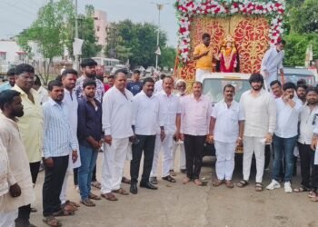 इच्छा भगवंताची नवरात्र महोत्सव शक्ती देवीची उत्साही वातावरणात प्राणप्रतिष्ठापना मिरवणूक