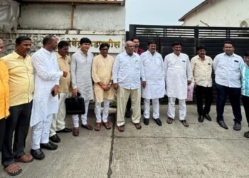 दक्षिणेतील भाजपची नाराज मंडळी थेट सागर बंगल्यावर..! त्यांना फडणवीस म्हणाले..!