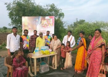 तुळजापूरला पायी जाणाऱ्या भक्तांसाठी अन्नदान सेवा..