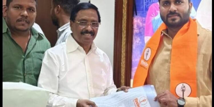 ‘दक्षिण’मध्ये आमदार पुत्र अमर पाटील उमेदवार ; संजय राऊत यांनी शब्द पाळला..!