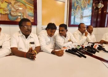 पॉलिटिकल ब्रेकिंग: ‘मध्य’ मतदार संघात काँग्रेसला ‘दे धक्का’..! सामूहिक राजीनामा सत्र..!