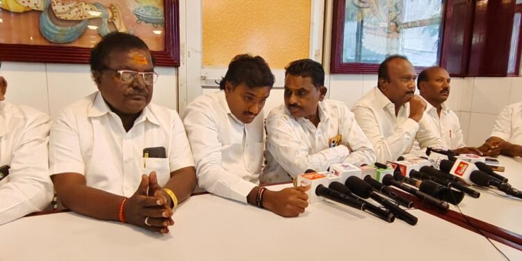 पॉलिटिकल ब्रेकिंग: ‘मध्य’ मतदार संघात काँग्रेसला ‘दे धक्का’..! सामूहिक राजीनामा सत्र..!