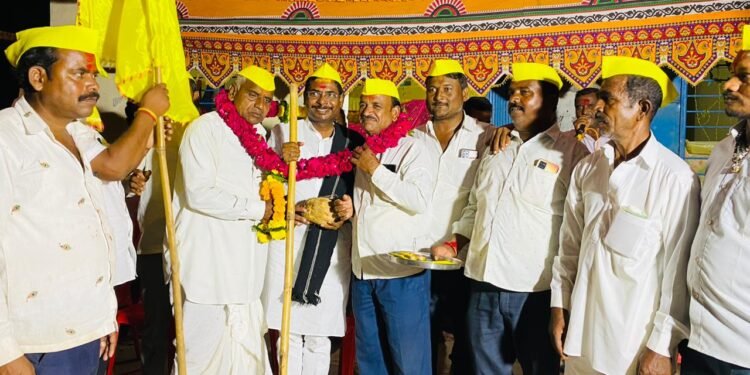 South solapur : जेव्हा मद्रे ग्रामस्थ म्हणतात..की तुम्हालाच आमदार करू..!