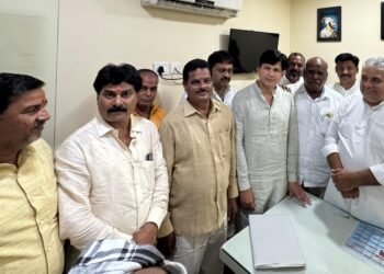 वाद चिघळणार..! दक्षिणचा नाराज गट मुंबईत ; थेट भाजप राज्य प्रभारींच्या भेटीला..! वाचा..