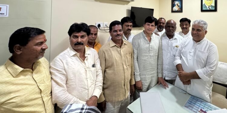 वाद चिघळणार..! दक्षिणचा नाराज गट मुंबईत ; थेट भाजप राज्य प्रभारींच्या भेटीला..! वाचा..