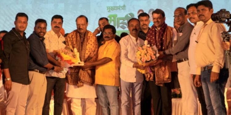 Solapur : पत्रकारांच्या घरांसाठी ७ कोटींचा निधी; दोन्ही उपमुख्यमंत्र्यांचा केला सन्मान