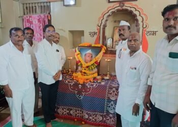 माजी दुग्धविकास मंत्री कै.आनंदराव देवकते यांच्या स्मृतीस महादेव कोगनुरे यांनी दिला उजाळा