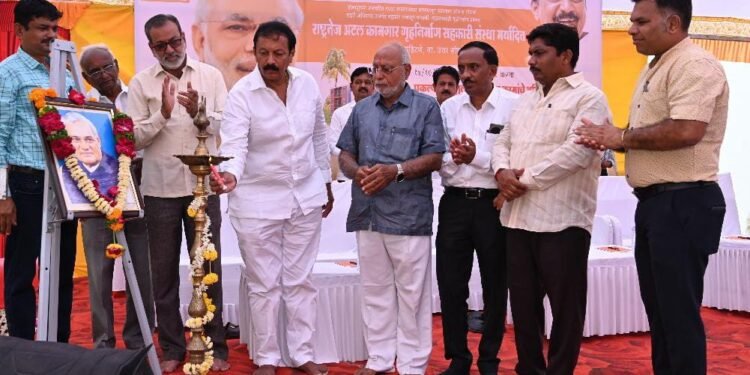 काम बोलता हैं.! देशमुख यांना उपमुख्यमंत्र्यांची साथ ; कामगारांना मिळणार हक्काची घरे..!