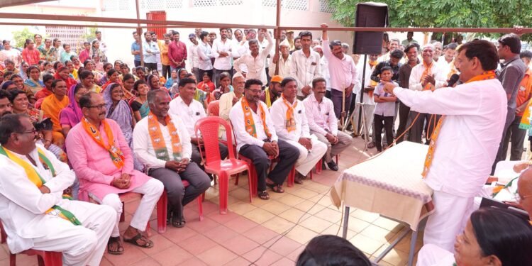 मी आश्वासन देत नाही प्रत्यक्षात कृती करतो आमदार सुभाष देशमुख