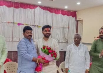 दिलीप माने समर्थकांचा दे धक्का..! देशमुखांना दिला पाठिंबा..