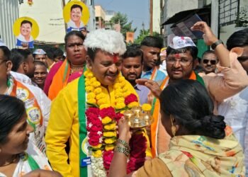 भवानी पेठ, शाहीर वस्तीत घुमला तुतारीचा आवाज; भाजपच्या बालेकिल्ल्यात महेश कोठेंना तुफान पाठिंबा..