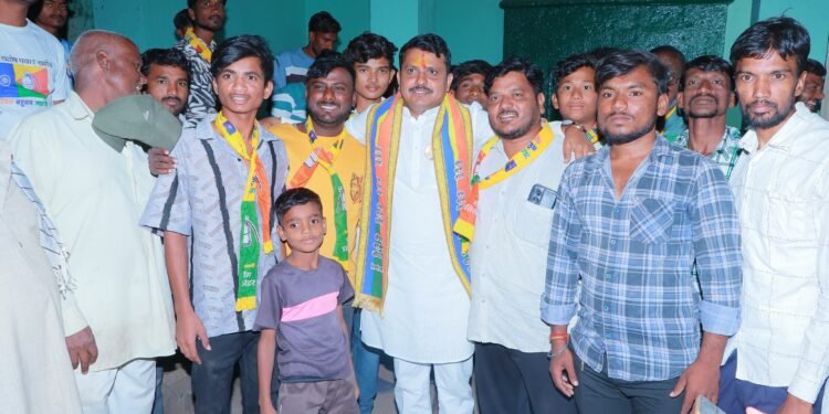 ‘वंचित’चे उमेदवार संतोष पवार यांच्या प्रचार दौऱ्याला गावा-गावातून मिळतोय भरघोस प्रतिसाद ; जनसन्मान सभेमुळे वाढला उत्साह..