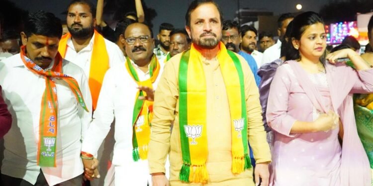 ‘शहर मध्य’ साठी टीम चंद्रकांत दादांनी राबविली अनोखी प्रचार यंत्रणा