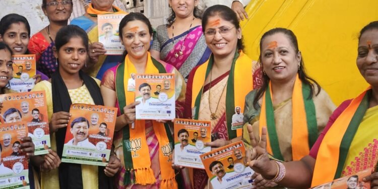 सासऱ्यांसाठी सुनबाई डॉ. उर्वशी ताई देशमुख निवडणुकीच्या प्रचारात…