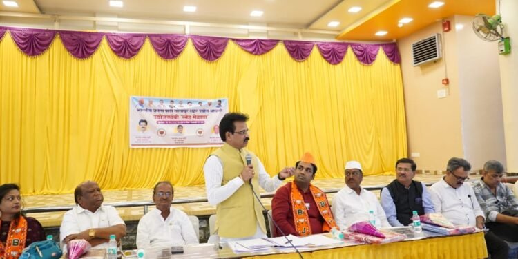 सोलापुरातील औद्योगिक विकास आणि रोजगारासाठी महायुती आग्रही