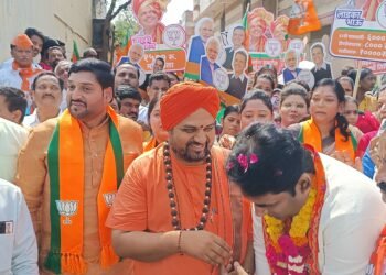 अभिनव रेवणसिद्ध पट्टदेवरु महास्वामीजी यांच्या प्रमुख उपस्थितीत पदयात्रा उत्साहात