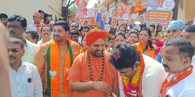 अभिनव रेवणसिद्ध पट्टदेवरु महास्वामीजी यांच्या प्रमुख उपस्थितीत पदयात्रा उत्साहात