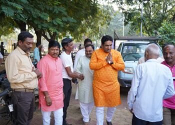 आरंभ ! मध्य मधून देवेंद्र कोठेंच्या पदयात्रेचा ; माय माऊलींच्या आशीर्वादासाठी भावनिक साद..!