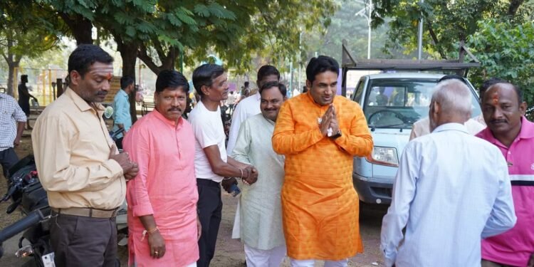 आरंभ ! मध्य मधून देवेंद्र कोठेंच्या पदयात्रेचा ; माय माऊलींच्या आशीर्वादासाठी भावनिक साद..!