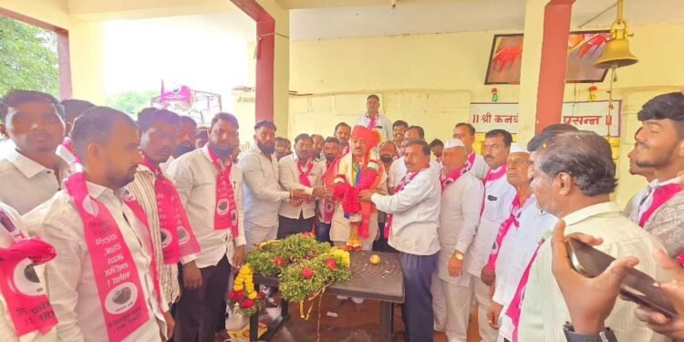 अपक्ष उमेदवार रणजीत शिंदे यांचा प्रत्यक्ष मतदारांशी गाठीभेटी, पदयात्रा आणि कॉर्नर सभेवर भर..