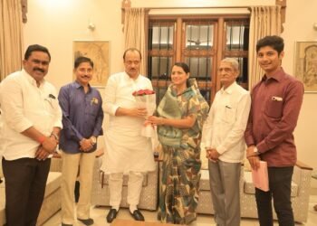 माढ्याच्या लाडक्या बहिणीसाठी राष्ट्रवादीची उमेदवारी ; बारामती येथे पवार ,साठे, माने यांची भेट