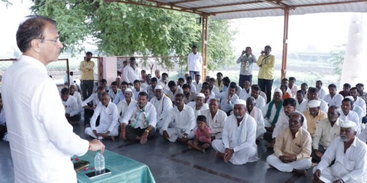 पाणी, वीज, रोजगाराचा प्रश्न सोडवू ; दक्षिणमध्ये धर्मराज काडादी यांच्या प्रचाराचा झंझावात