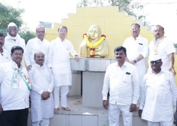 मालकांची साथ : सर्वमान्य उमेदवार असलेल्या काडादी यांना विजयी करा – दिलीप माने