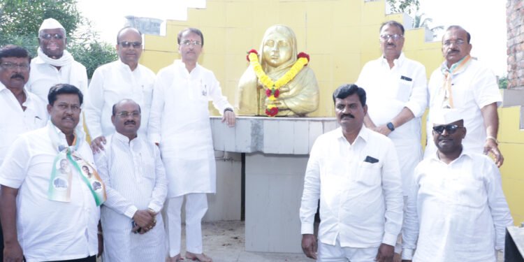 मालकांची साथ : सर्वमान्य उमेदवार असलेल्या काडादी यांना विजयी करा – दिलीप माने