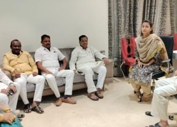 चेतन नरोटे यांच्या प्रचारासाठी पूर्ण ताकदीने उतरणार ; फुलारे पती-पत्नीची ग्वाही