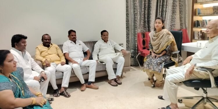 चेतन नरोटे यांच्या प्रचारासाठी पूर्ण ताकदीने उतरणार ; फुलारे पती-पत्नीची ग्वाही