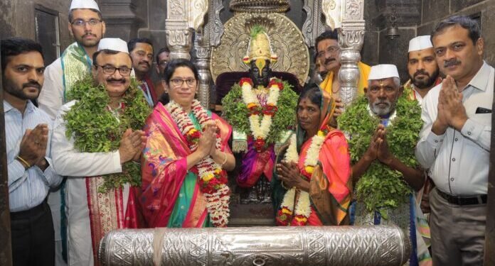 कार्तिकी एकादशीनिमित्त श्री विठ्ठल रुक्मिणीची शासकीय महापूजा संपन्न