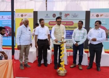 लोकशाही बळकट करण्यासाठी मतदान करा – जिल्हाधिकारी जितेंद्र पापळकर