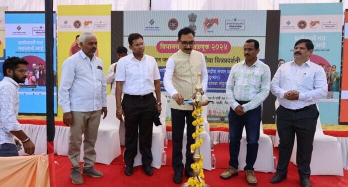 लोकशाही बळकट करण्यासाठी मतदान करा – जिल्हाधिकारी जितेंद्र पापळकर