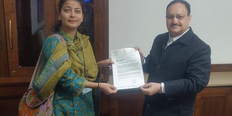 खासदार प्रणिती शिंदे यांनी घेतली जे.पी. नड्डा यांची भेट..!